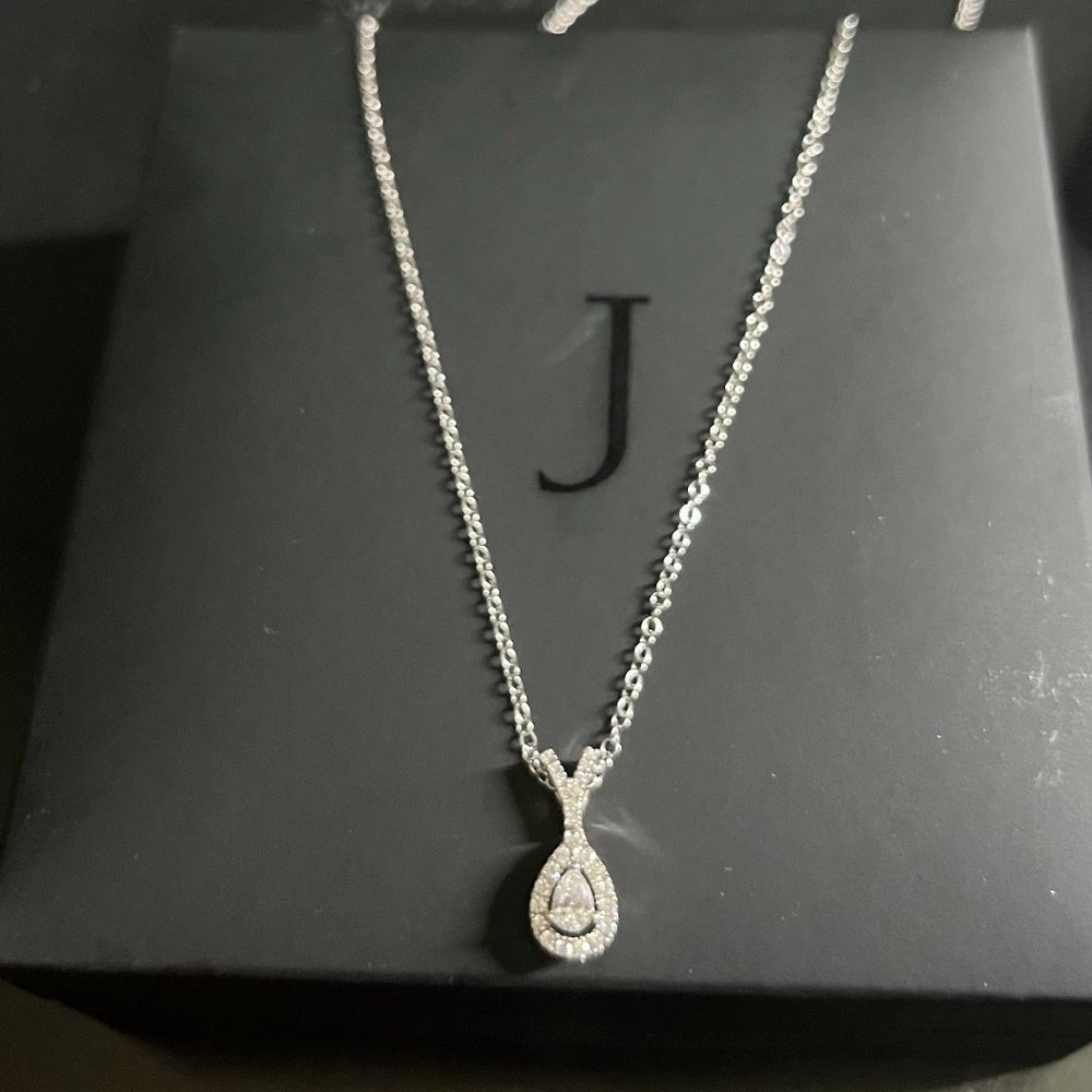 Diamond Necklace 1/4 ct tw Pear-shaped/Round 10K White Gold